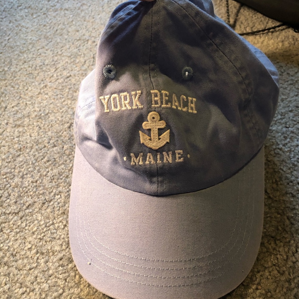 2 UNWORN HATS FOR THE PRICE OF 1